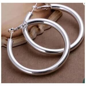 Round hoop earrings - silver - 5cm.